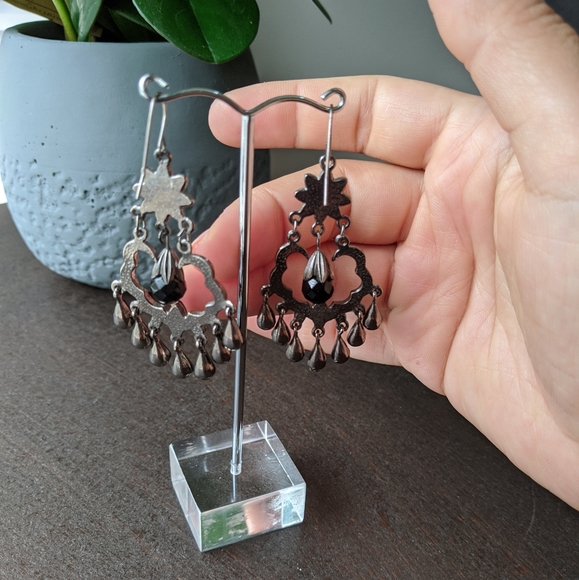 🌸4 for$25🌸Chandelier earrings - Picture 4 of 4